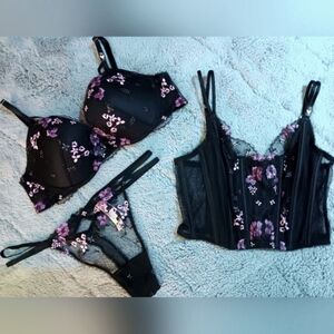 New Victoria's Secret Bra Corset and Panty Set